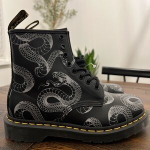 New Dr. Martens 1460 Wild Serpent Smooth Black Lace Up Leather Boots Sz 5/ 6.5 W